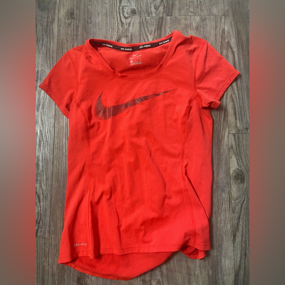 Nike top